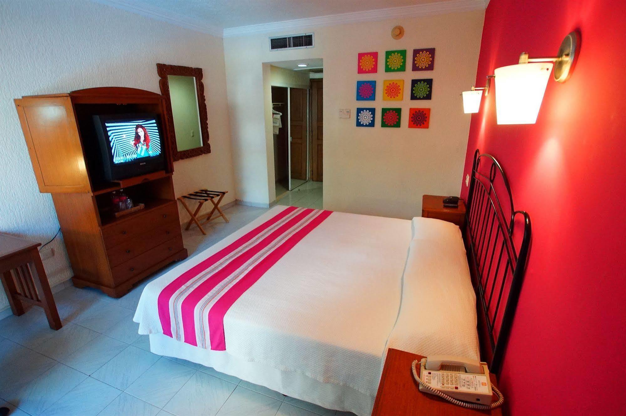 Hotel Margaritas Cancun Exterior photo