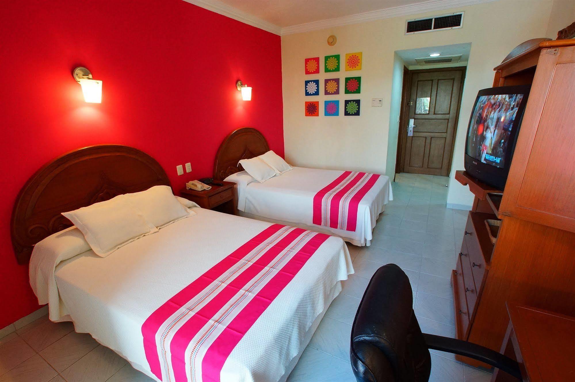 Hotel Margaritas Cancun Exterior photo